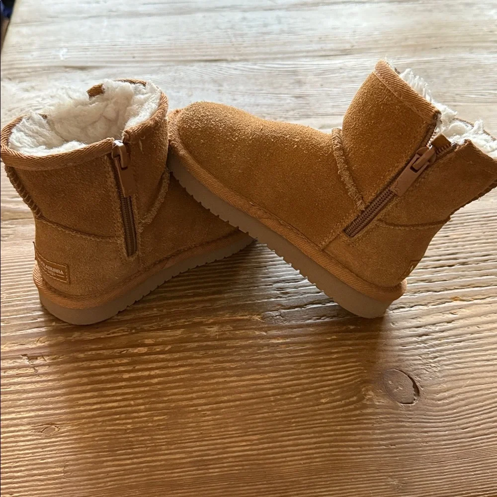 Koolaburra Kids chestnut fur Boots with White Fur